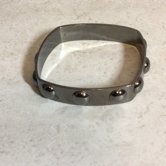 Gunmetal silver square rivet bangle - Picture 2 of 7